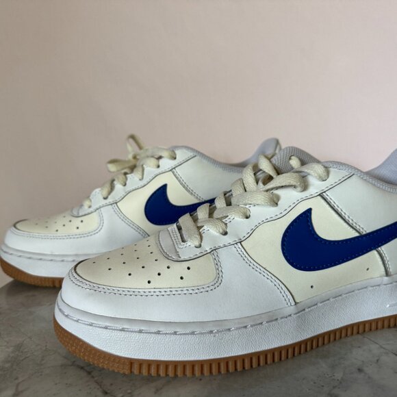AIR FORCE 1 LOW RETRO STAPLE 6.5 Youth White Game Royal - worn once then stored - Picture 3 of 6